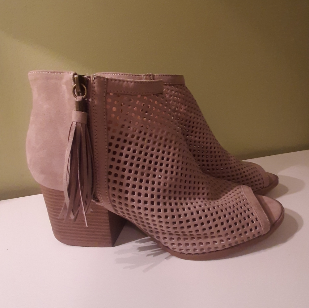 QUPID tan Peep toe perforated Booties Size 10M